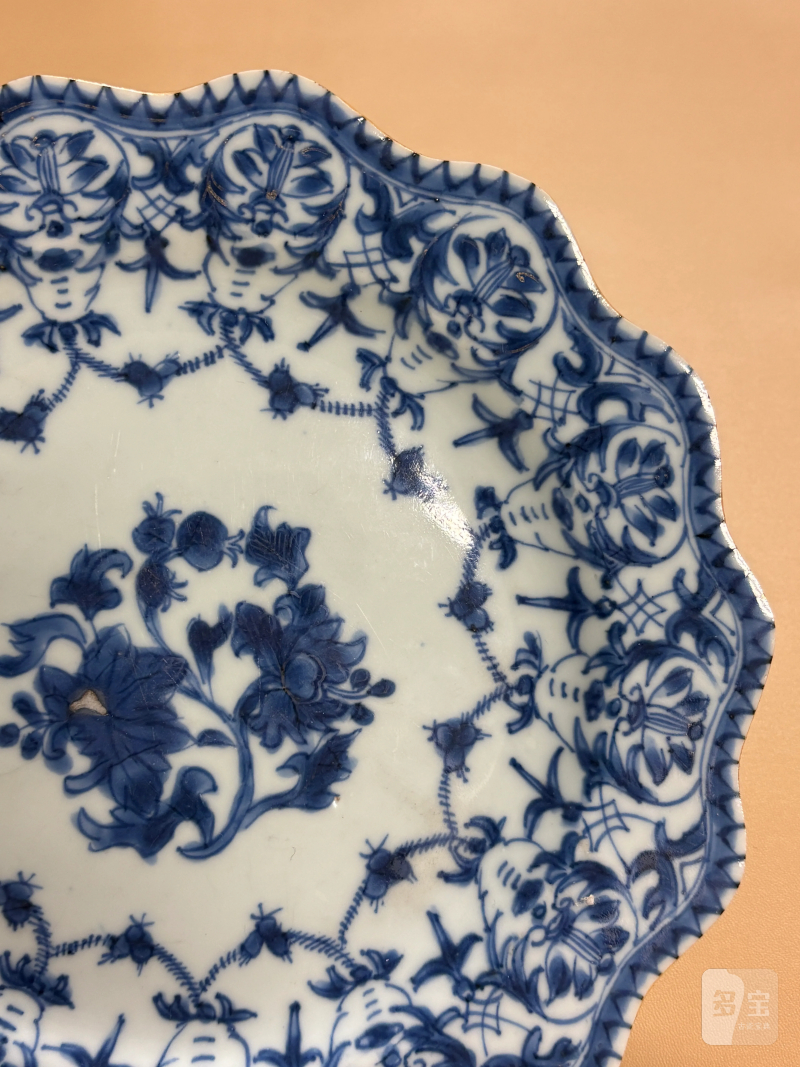 清康熙 青花缠枝花卉纹花口盘 - 图4